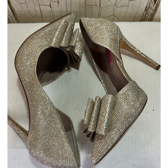 Betsey Johnson Prince Gold Champagne Bow Pumps Stiletto Heels Size 10 - Picture 10 of 11